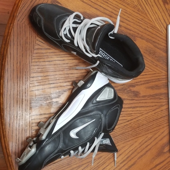 Nike Baseball Cleats - Picture 3 of 4